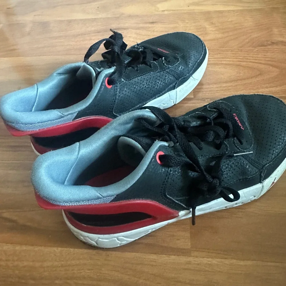 Jordan Kids Shoes Black‎ Red Perforated Low Top Sneakers Size 4Y FQ1306 006